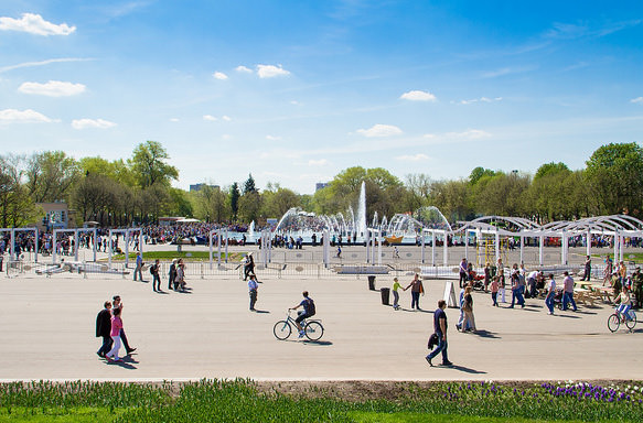 Летом в парках Москвы будут проходить бесплатные занятия английским