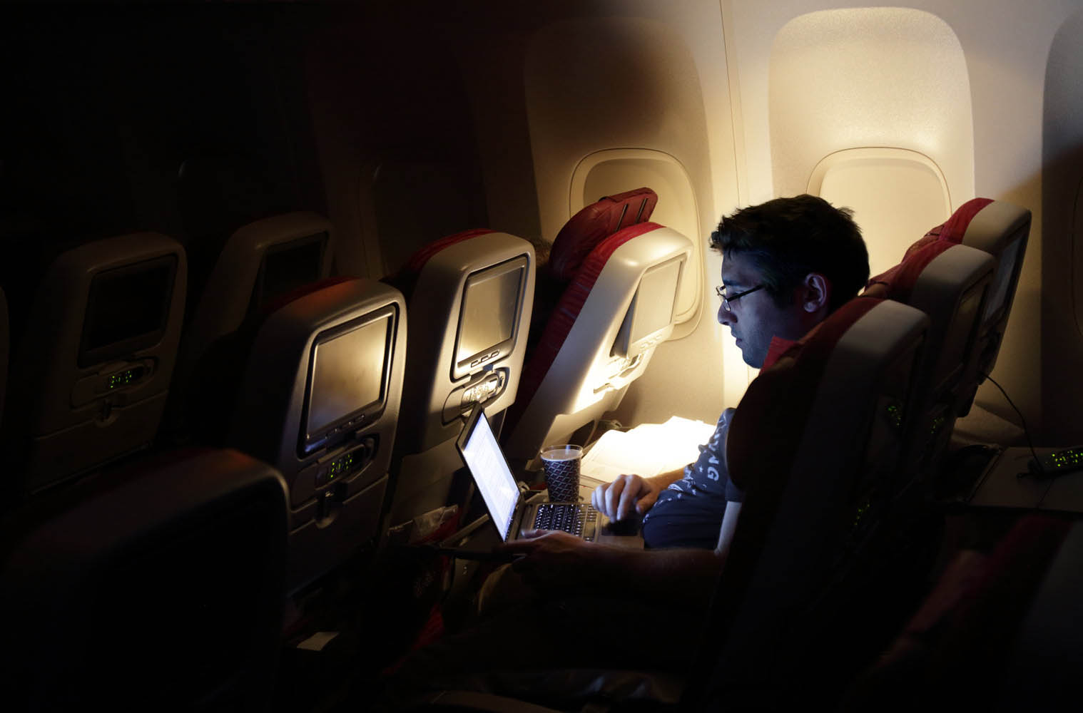 США могут расширить запрет на ввоз электроники для всех рейсов из Европы