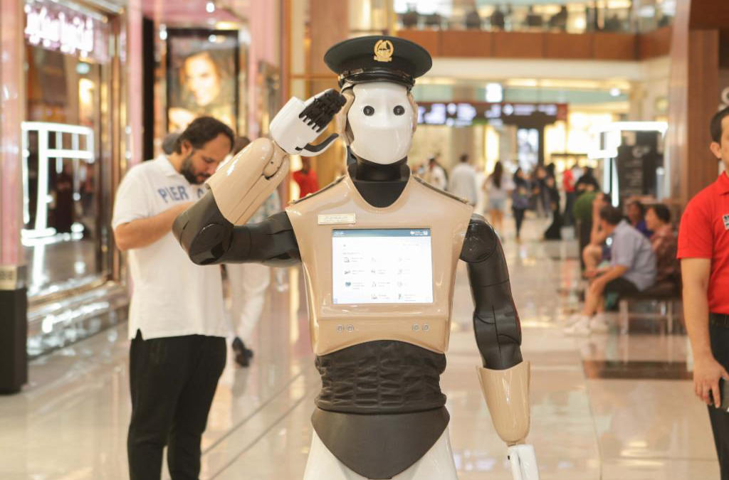 В Дубае первый робот-полицейский вышел на службу