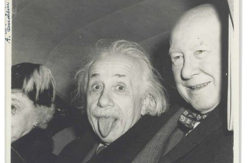 Знаменитое фото Эйнштейна продали за 125 тыс. долларов