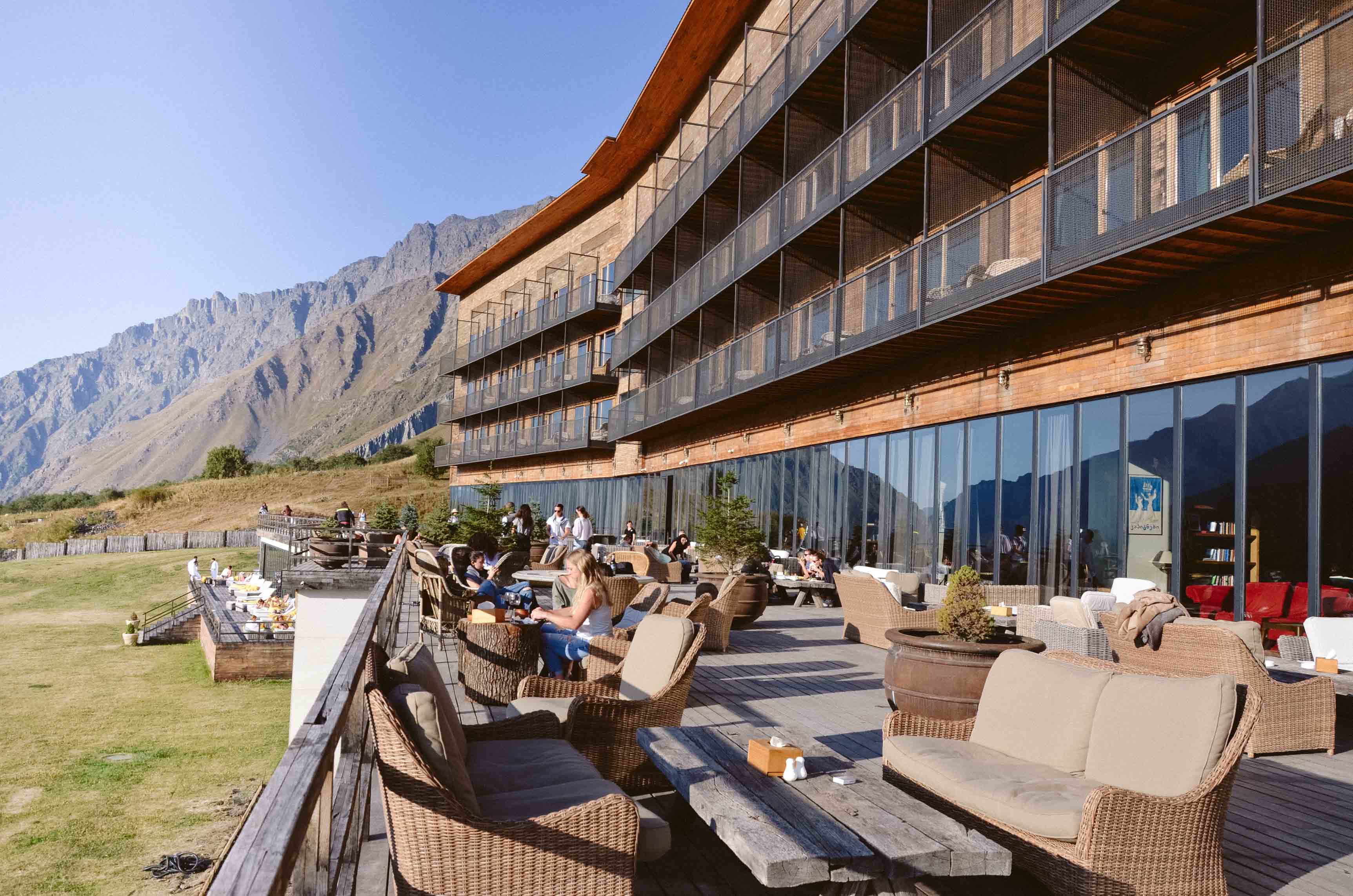 Терраса отеля Rooms Kazbegi