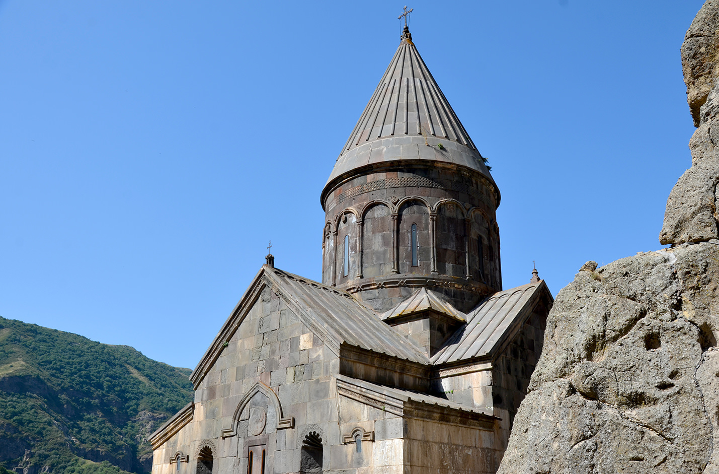 Гегард в армении фото