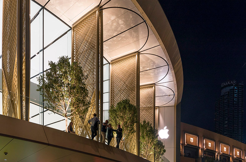 В Дубае открылся новый футуристический Apple Store (2)