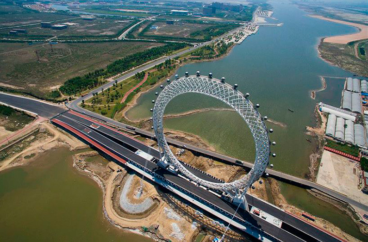 В Китае построили уникальное колесо обозрения (1)