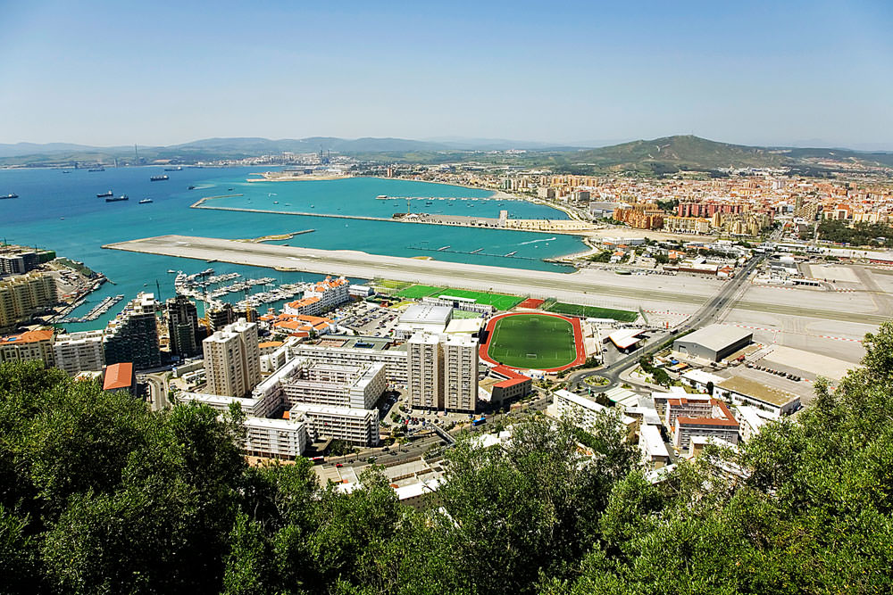 Редакция Вокруг света определила десятку самых поразительных аэропортов (10)