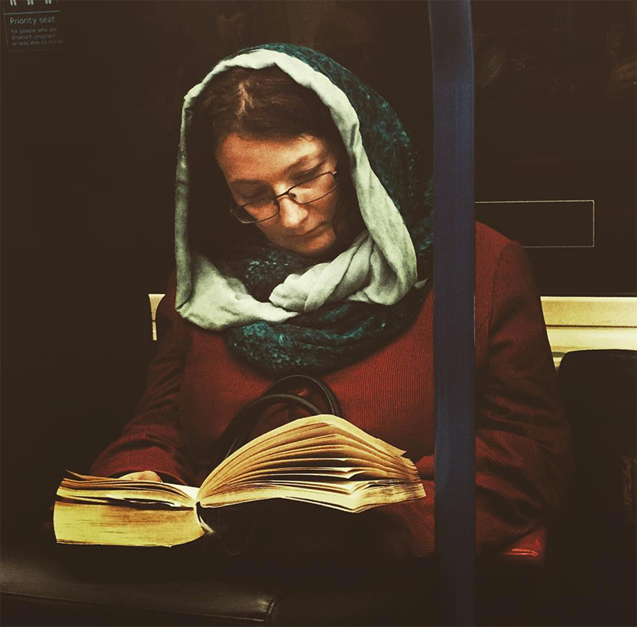 Британский фотограф снимает пассажиров метро в стиле художественной классики (3)