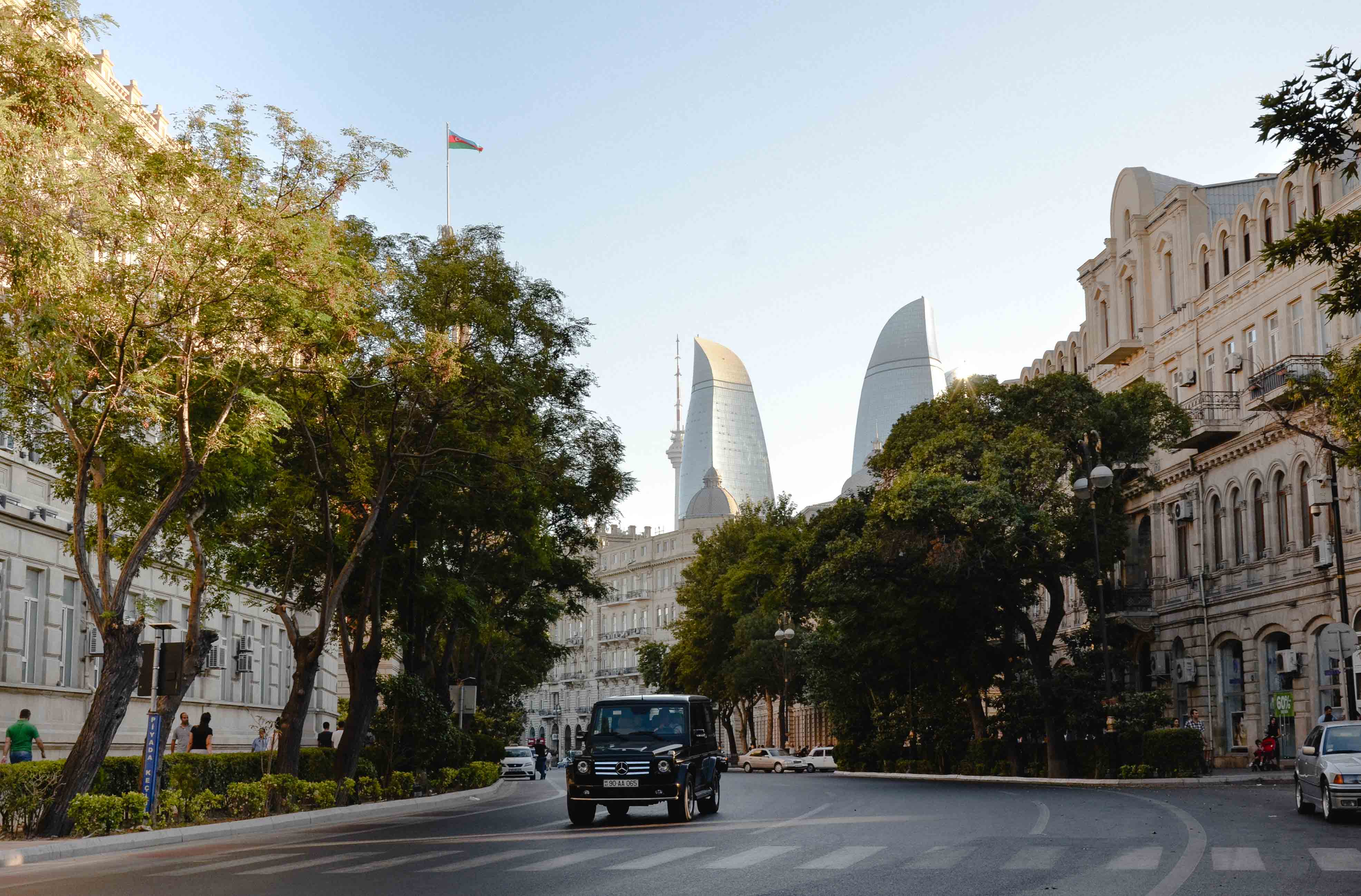 Baku streets. Баку центр города. Баку путешествие. Баку ЦСУ. Баку столица Азербайджана фото улиц города.