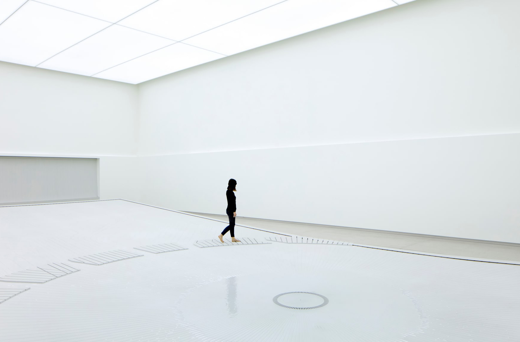 В Корее построили здание, напоминающее черную дыру (2)