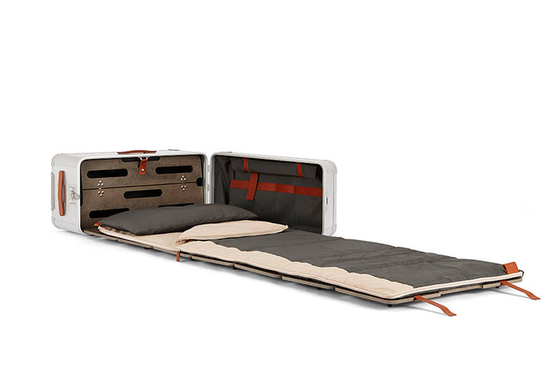 Итальянский дизайнер создал спальню с кухней в чемодане (2)