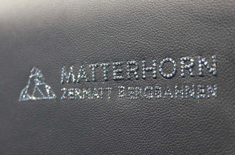 В Швейцарии открылся подъёмник с кабинками, украшенными кристаллами Swarovski (2)