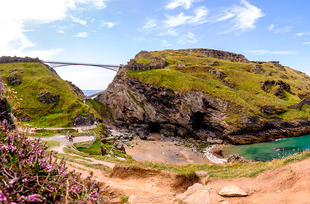 В Англии построили необычный мост через ущелье (2)