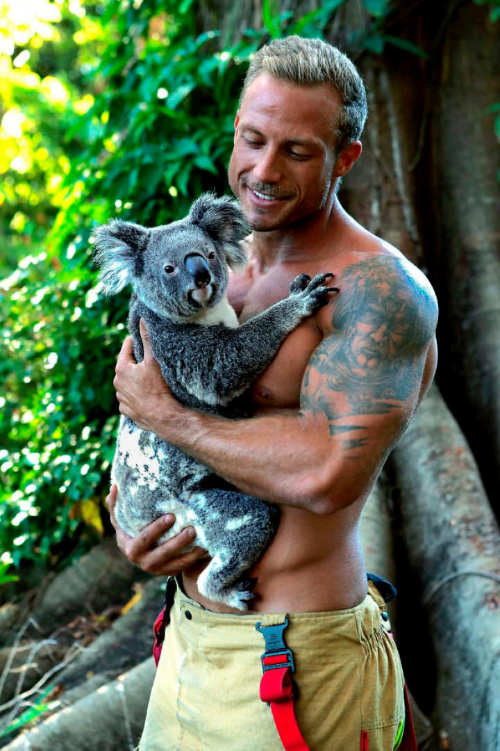 Пожарные Австралии снялись для календаря в поддержку животных (1)