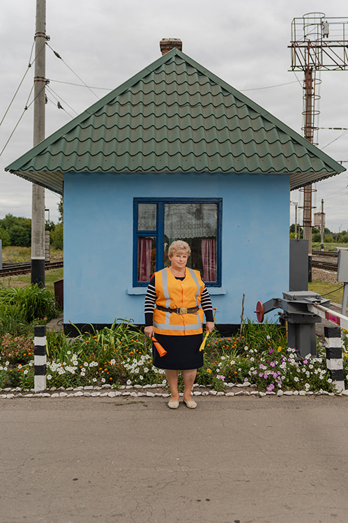 В Украине издадут фотокнигу о женщинах, работающих на железных дорогах (1)