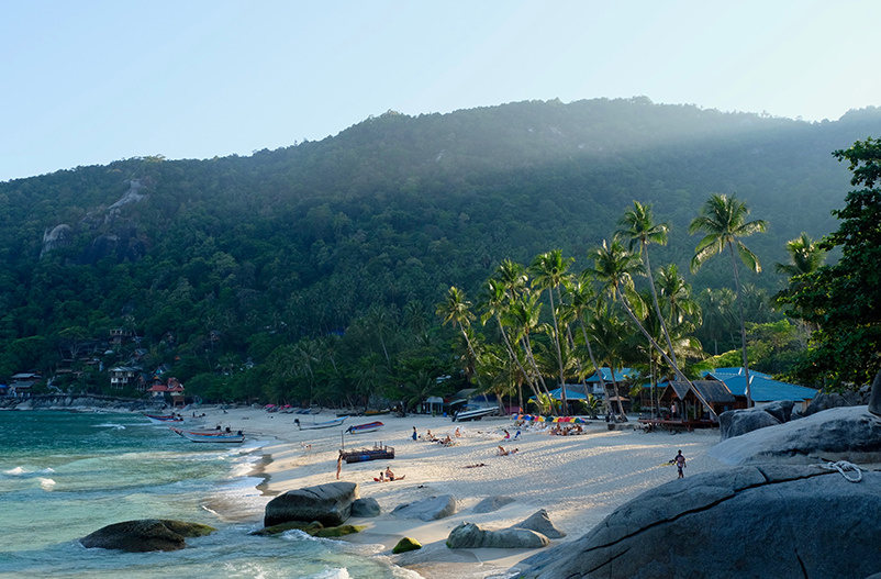 Таиланд возобновил выдачу виз туристам