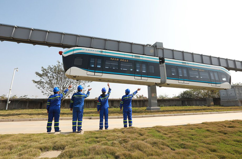 В Китае провели тестирование беспилотного подвесного поезда