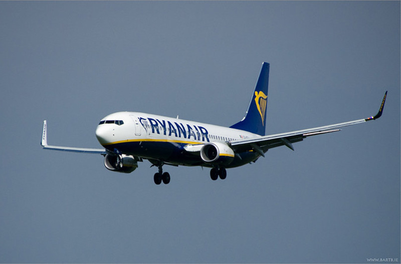 Ryanair временно приостановит 70% рейсов из Киева