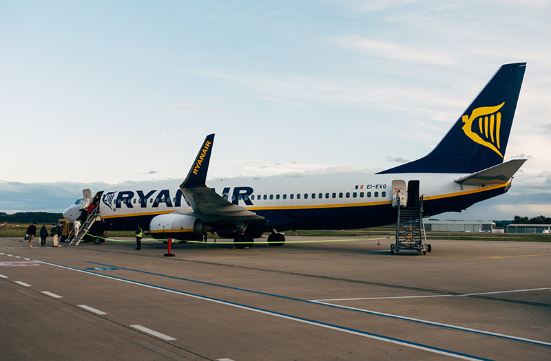 Ryanair возобновляет 18 рейсов из городов Украины