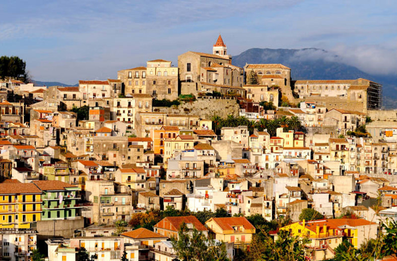 Очередной город на Сицилии продает дома за 1€
