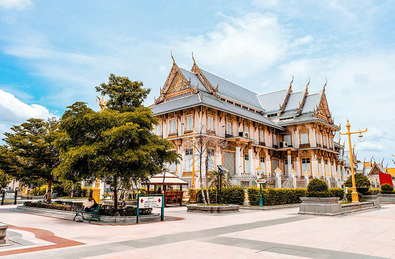 Таиланд будет отслеживать здоровье туристов через приложение