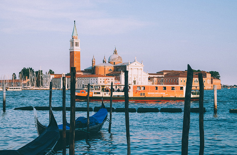 Власти Италии запретили заход круизных лайнеров в Венецию