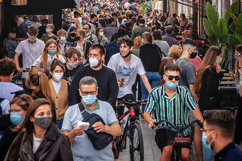 В Испании больше не придется носить маски на улицах