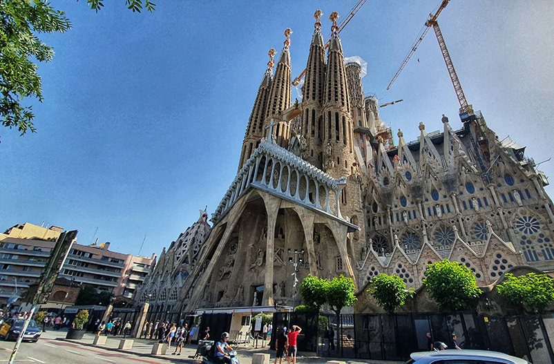Храм Святого Семейства в Барселоне снова открыли для посетителей