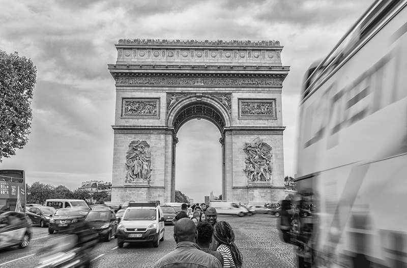 Париж ввел ограничение на скорость движения автомобилей до 30 км/час
