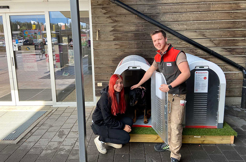 Шведские супермаркеты начали устанавливать у себя домики для собак