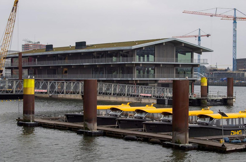 В Роттердаме открылся самый большой плавучий офис в мире
