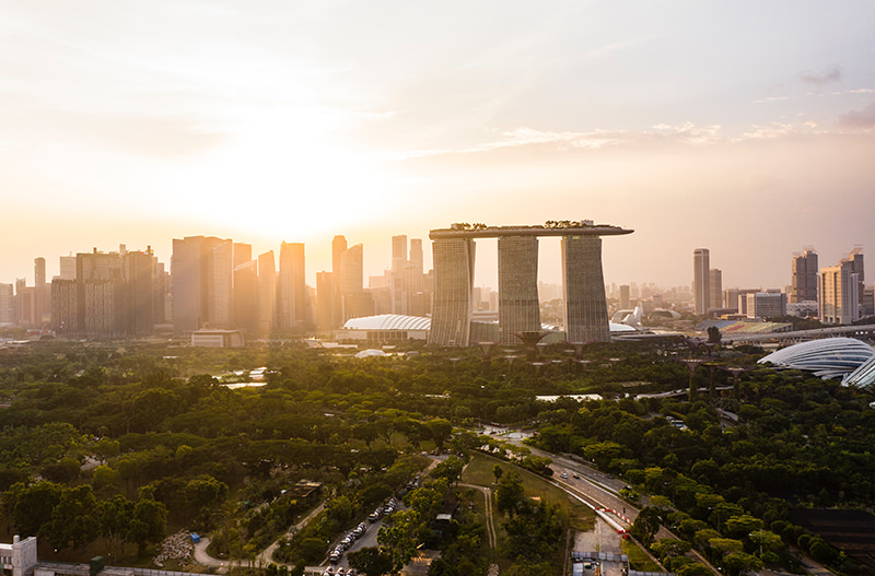 Сингапур ослабляет ковид-ограничения на поездки