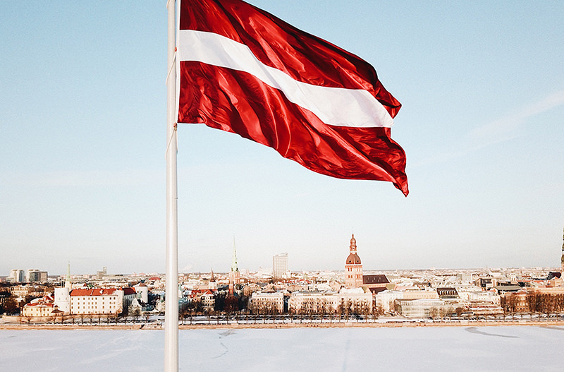 Латвия будет выборочно тестировать туристов из Украины