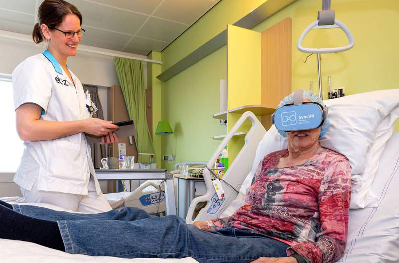 В Нидерландах начали делать прививки в очках виртуальной реальности
