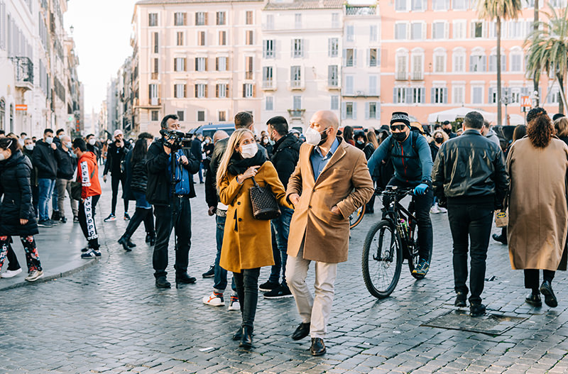 В Италии больше не нужно носить маски на улицах