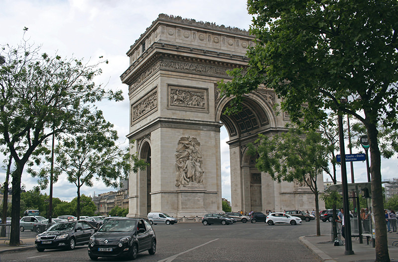 В Париже появились шумовые радары, которые будут определять шумных водителей