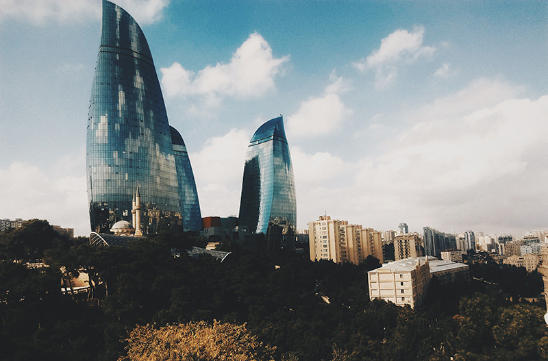 Азербайджан больше не будет требовать сдавать тесты перед поездкой