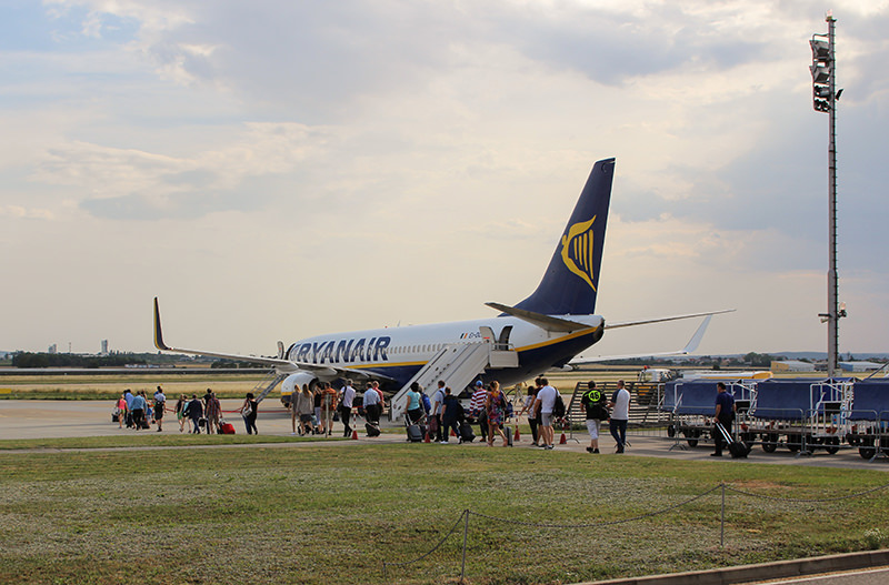 Ryanair закриває базу в Афінах